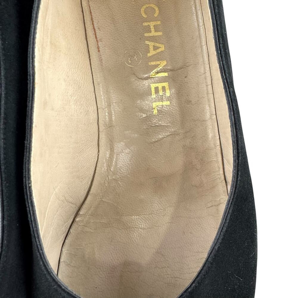 Chanel Vintage CC Suede Heels - Picture 13 of 14
